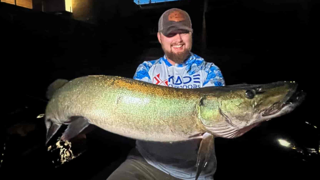 Massive catch of the day with KADE Outdoors fishing rod – proven strength and sensitivity.